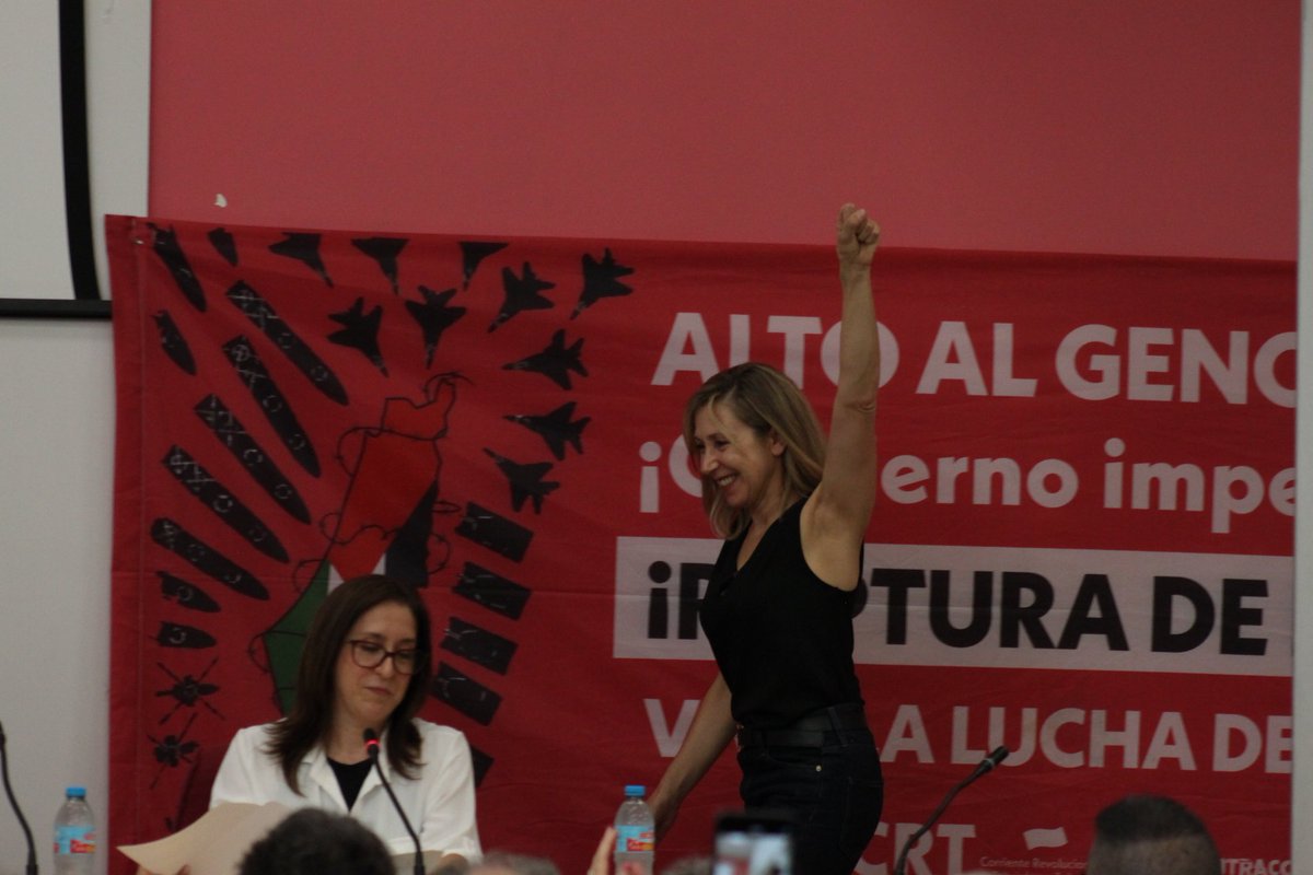IzquierdaDiario.es (@idiarioes) on Twitter photo 🔴 AHORA | A sala llena, empieza en Madrid la charla con <a href="/myriambregman/">Myriam Bregman</a>, presentando su libro 'Zurda'.
Tras grandes actos en París y Barcelona, la referente de la izquierda argentina <a href="/PTSarg/">PTS | Frente de Izquierda Unidad</a> contra Milei junto a Ángel Cappa y <a href="/Lucia_Nistal/">Lucía Nistal</a> y <a href="/josefinamar14/">Josefina L. Martinez</a> de la <a href="/CRTorg/">CRT</a> 🔴 AHORA | A sala llena, empieza en Madrid la charla con <a href="/myriambregman/">Myriam Bregman</a>, presentando su libro 'Zurda'.
Tras grandes actos en París y Barcelona, la referente de la izquierda argentina <a href="/PTSarg/">PTS | Frente de Izquierda Unidad</a> contra Milei junto a Ángel Cappa y <a href="/Lucia_Nistal/">Lucía Nistal</a> y <a href="/josefinamar14/">Josefina L. Martinez</a> de la <a href="/CRTorg/">CRT</a>