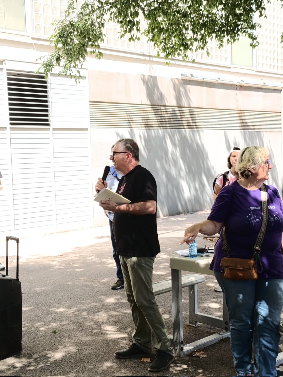 RubenCasellas's tweet photo. Ruta "Cròniques de Bellvitge" organitzada per LHAltell de Bellvitge i amb el testimoni de veïnes i veïns explicant les lluites que van permetre que Bellvitge sigui Bellvitge 😉
#Bellvigte2030 #NoMesBlocs #StopPDU https://t.co/p08uWTovWx