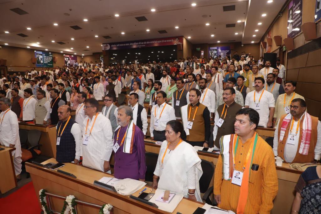 Two day seminar commemorating 60th year of Ekatmamanava Darshana Vyakyanmala by Pt Deendayal Upadhyaya was inaugurated by RSS Sarakaryawaha Sri Arun Kumarji at Delhi . #60YearsOfEkatmaManavaDarshana .