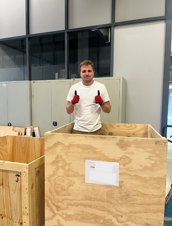 stanlarroque's tweet image. Did a 1000 miles trip to get very high end optical metrology equipments for Lynx (Zygo & Taylor Hobson stuff). Felt like transporting nitroglycerin by scooter.