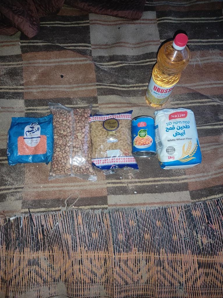 mohessa822942's tweet image. I thank the generous brother who helped me buy food and flour, and by God's grace, it was provided for my family and mother. I hope other donors will consider me again. Thank you.