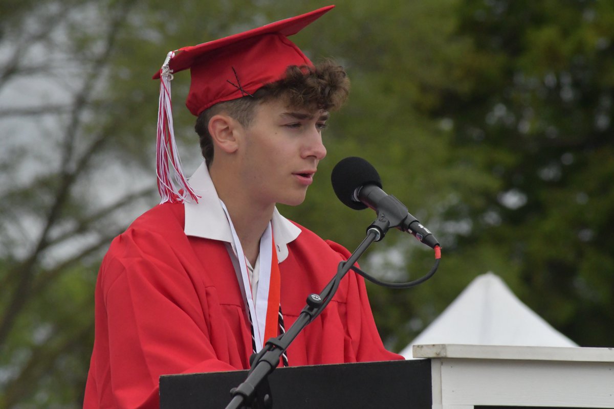 myLSPS's tweet photo. Keynote Gunnery Sergeant Daniel Dell, Student Congress President Lauren Maciejewski, and seniors Alexis Gress and Aiden Bennett were invited to speak at @LSHSShorian's Commencement Ceremony. #myLSPS https://t.co/cJo1pQkQqD