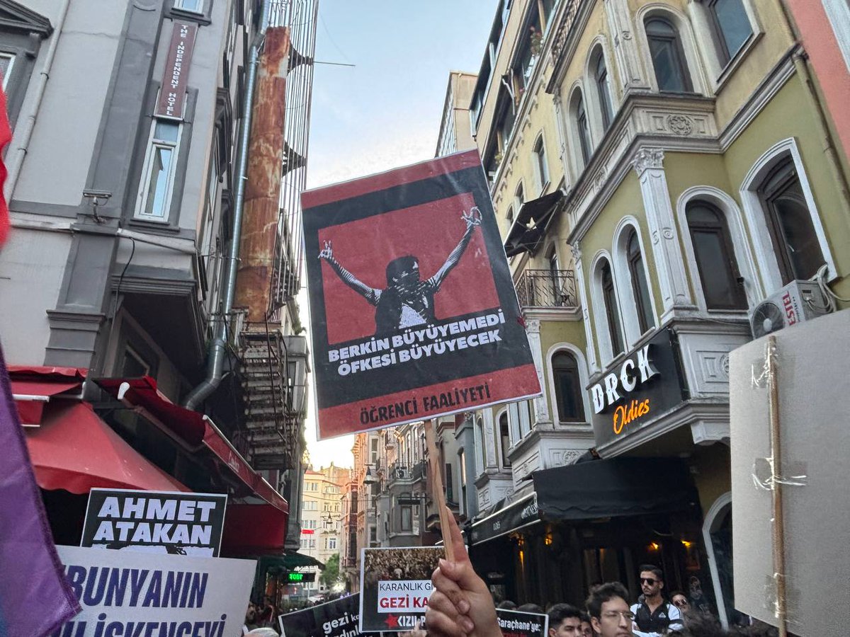 faaliyet__'s tweet photo. 🗣 Berkin büyüyemedi, öfkesi büyüyecek!

#Gezi12Yaşında https://t.co/lDsmO0Wj0u