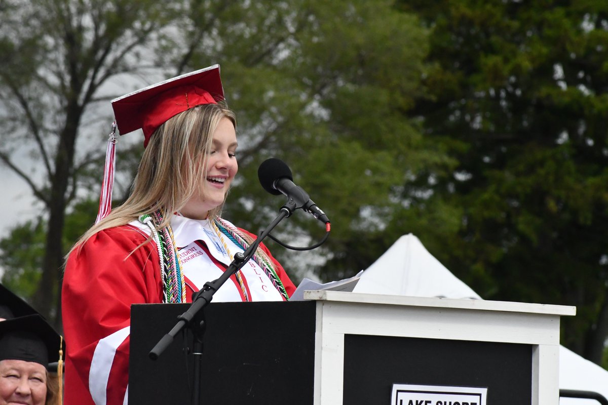 myLSPS's tweet photo. Keynote Gunnery Sergeant Daniel Dell, Student Congress President Lauren Maciejewski, and seniors Alexis Gress and Aiden Bennett were invited to speak at @LSHSShorian's Commencement Ceremony. #myLSPS https://t.co/cJo1pQkQqD