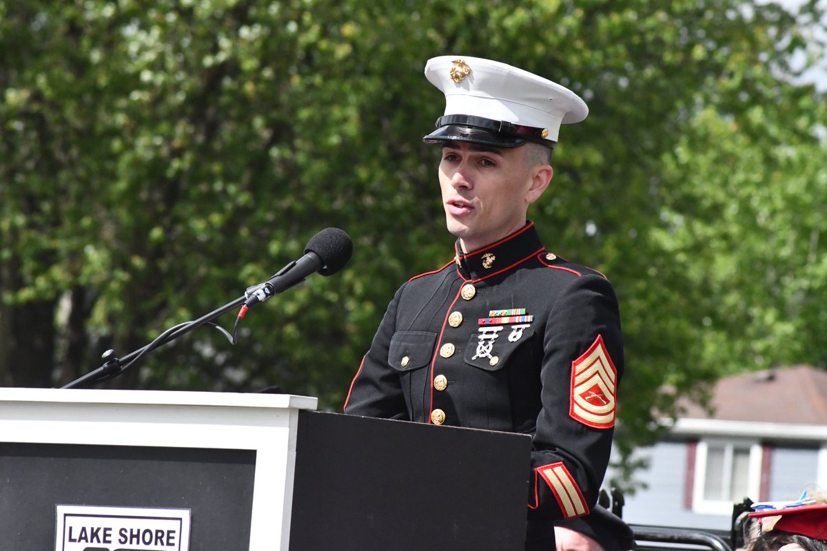 myLSPS's tweet photo. Keynote Gunnery Sergeant Daniel Dell, Student Congress President Lauren Maciejewski, and seniors Alexis Gress and Aiden Bennett were invited to speak at @LSHSShorian's Commencement Ceremony. #myLSPS https://t.co/cJo1pQkQqD