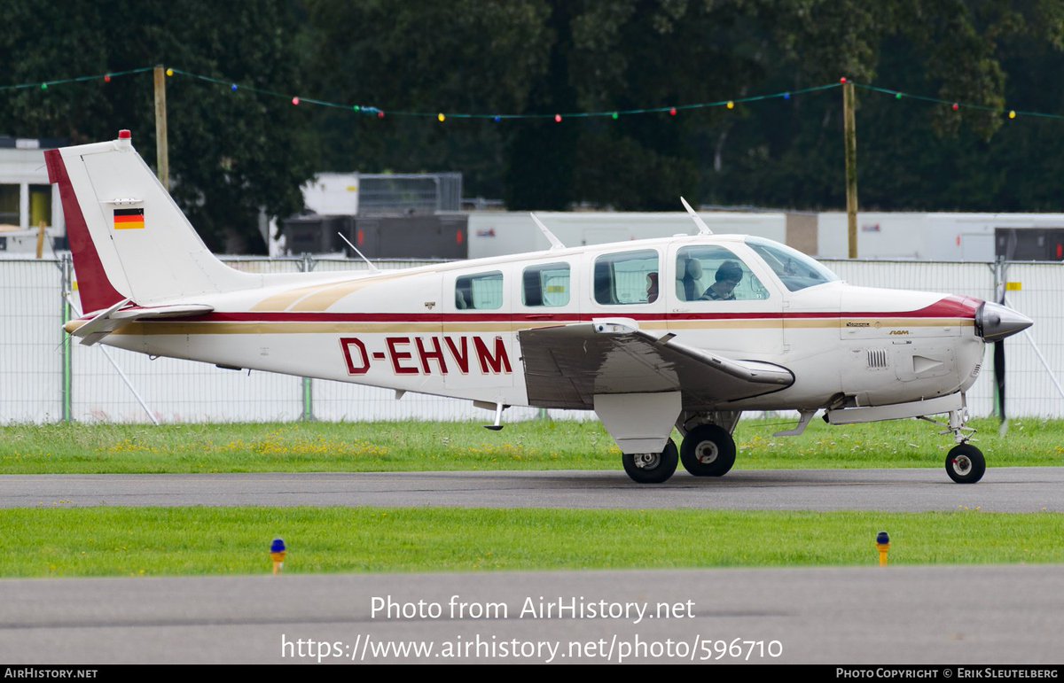 Emergenza24's tweet photo. [31.05-19:00] #Korschenbroich #Renania Settentrionale-Vestfalia #Düsseldorf #Germania #incidente precipita (alle 12:00 italiane) #aereo #Beechcraft B36TC #Bonanza (del 1987) su edificio 2 morti (pilota 71 anni e altra persona forse a terra)
La destinazione era #aeroporto di #Mönchengladbach ma segnalati problemi tecnici poco prima