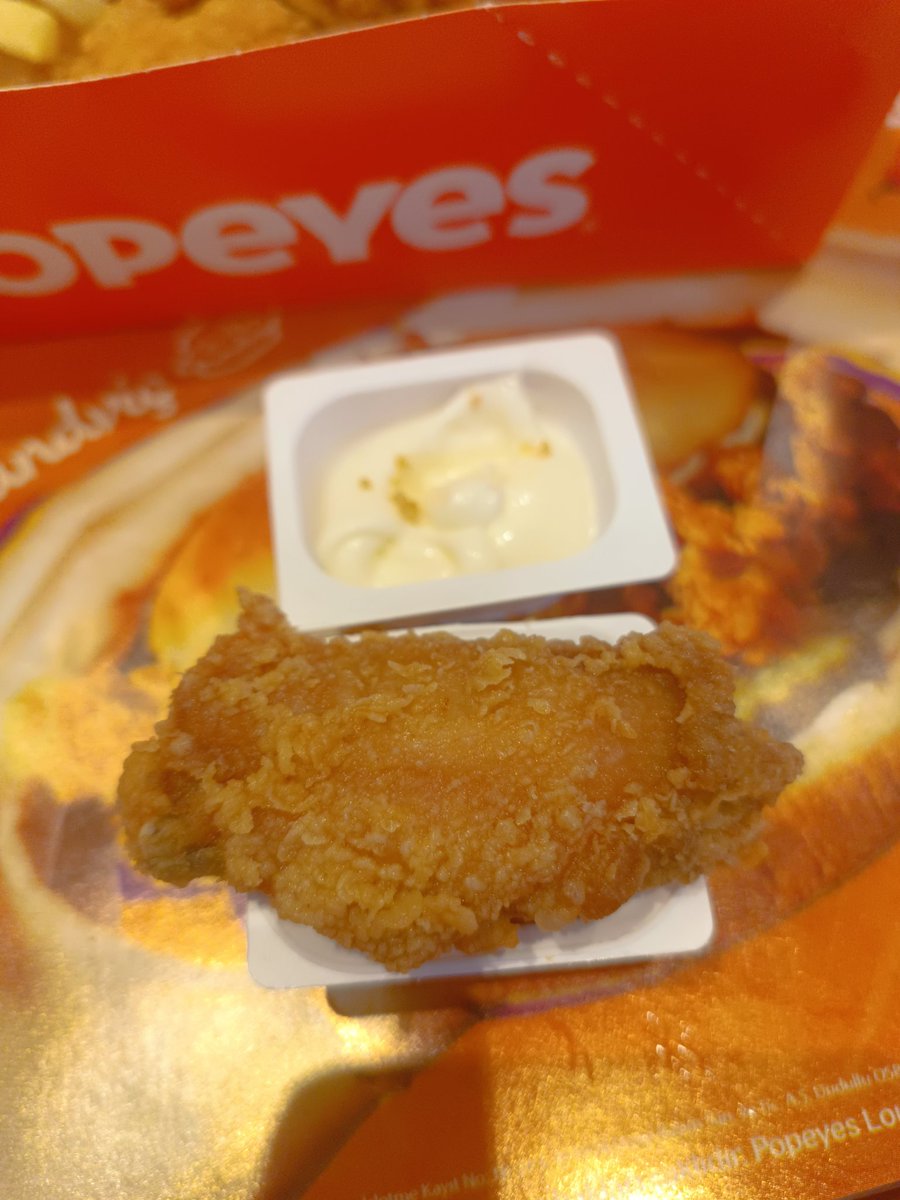 Popeyes
Civciv kanadı bile bunlardan büyük  kentuck kapandı meydan bunlara kaldı
Damak zevkinizi tatmin etmek için yemiyorum çünkü alakası yok sadece mış gibi yapılacak bir yemek
Bukadar küçük civcivleri kesmeyin yazık yaa.bırakın buyusunler biraz
