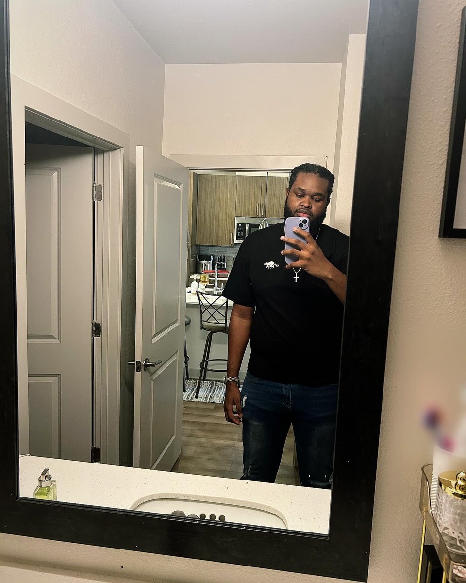 HOTBOYYY25's tweet photo. ✌🏾 https://t.co/nDc58v1EeL