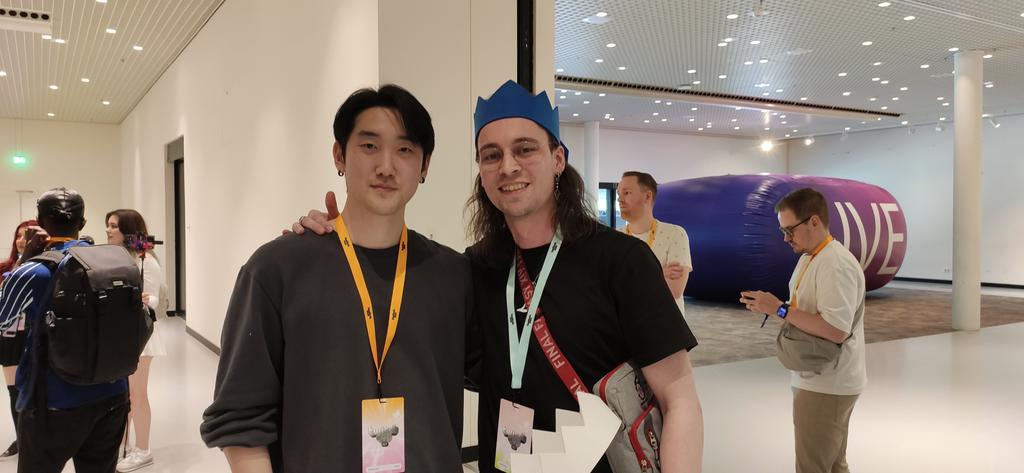 Amazing day one at #TwitchConEU2025 today, enjoyed the #Onlyfangs panel a lot! Great meeting some of the Classic Andy GOATS <a href="/Guzutv/">Guzu</a> <a href="/SavixIrL/">Savix</a> <a href="/anniefuchsia/">AnnieFuchsia</a> <a href="/Jokereed/">Jokerd</a> 

Thank you for being kind &amp; coming out doing this! 🙏🏼