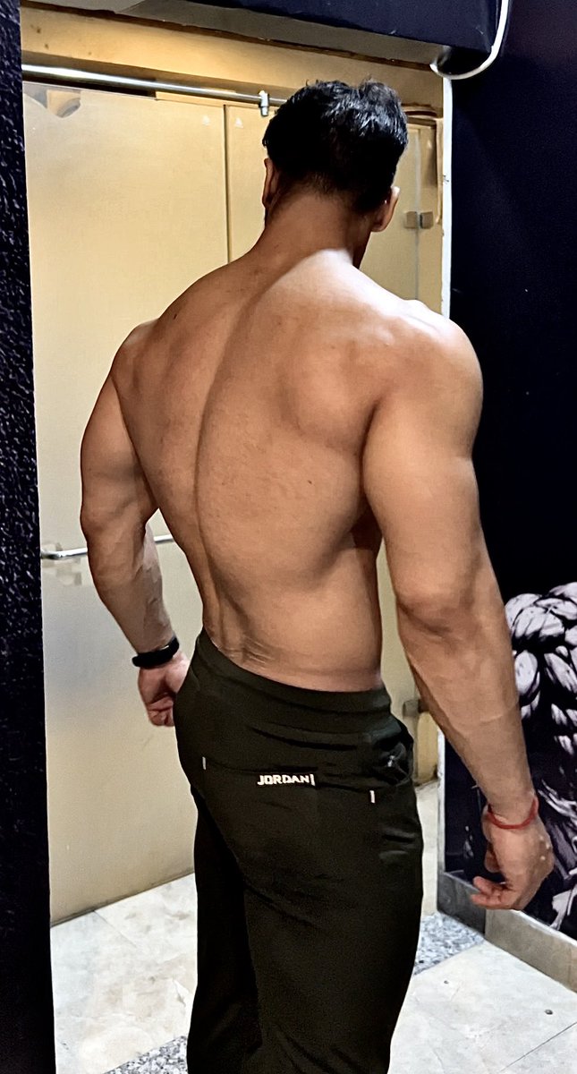 Vfitnow's tweet photo. Strong back is must https://t.co/rwe7dWIkIU