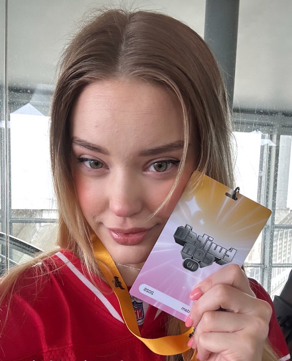 lexiethinkr's tweet image. lexie at twitchcon !! 💜