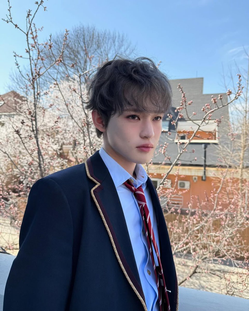 dearminguin's tweet image. au #chenji | creepin'

cl pensó que podía vivir fingiendo ser un alfa más; ser normal ante los ojos de todos. pero los cuerpos no mienten,
y js en rut no es algo que pueda evitar

¿podrían seguir siendo mejores amigos luego de conocer la verdad?