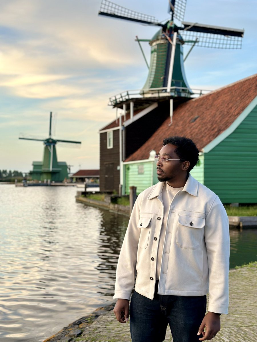 OIuwatosin's tweet photo. Saw the iconic windmills of Zaanse Schans, Netherlands. It’s been one of her childhood dreams to see them https://t.co/lTAYEMTyMf
