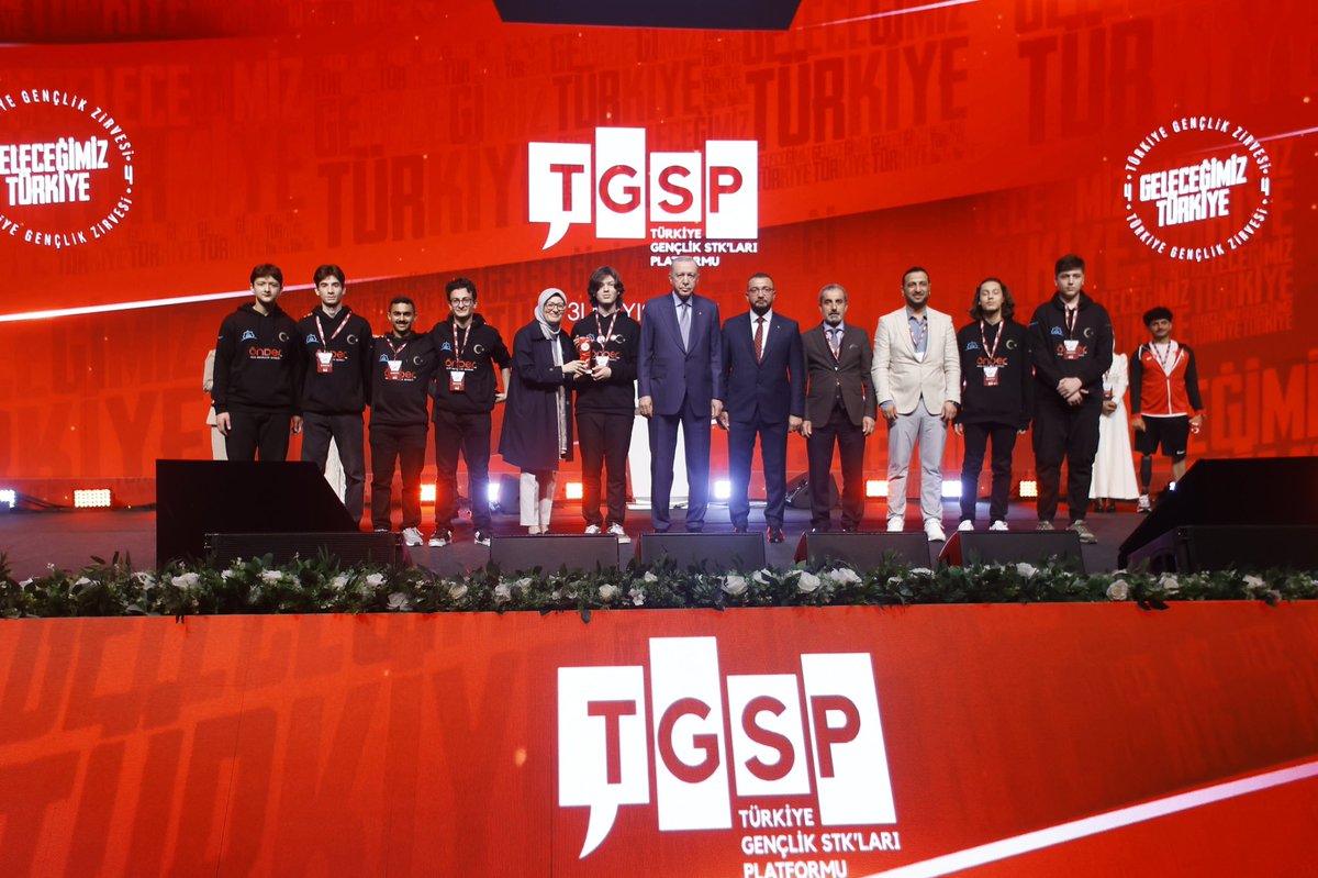 Dünya Şampiyonluğumuz, Cumhurbaşkanımız Sayın Recep Tayyip Erdoğan tarafından ödüllendirildi..