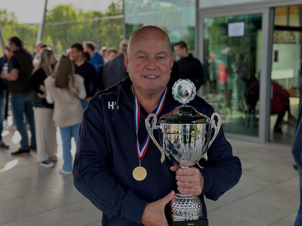 Dit was ook mijn laatste wedstrijd als teammanager. Sv Meerssen, spelers, bestuur, staf Danny Volkers Kevin Hofland Eric van de Luer en supporters. Bedankt voor 3 mooie jaren. 1 jaar 4e divisie kampioen en Beker winnaar. 2 jaren derde divisie. Dit was mijn laatste Twitter post.