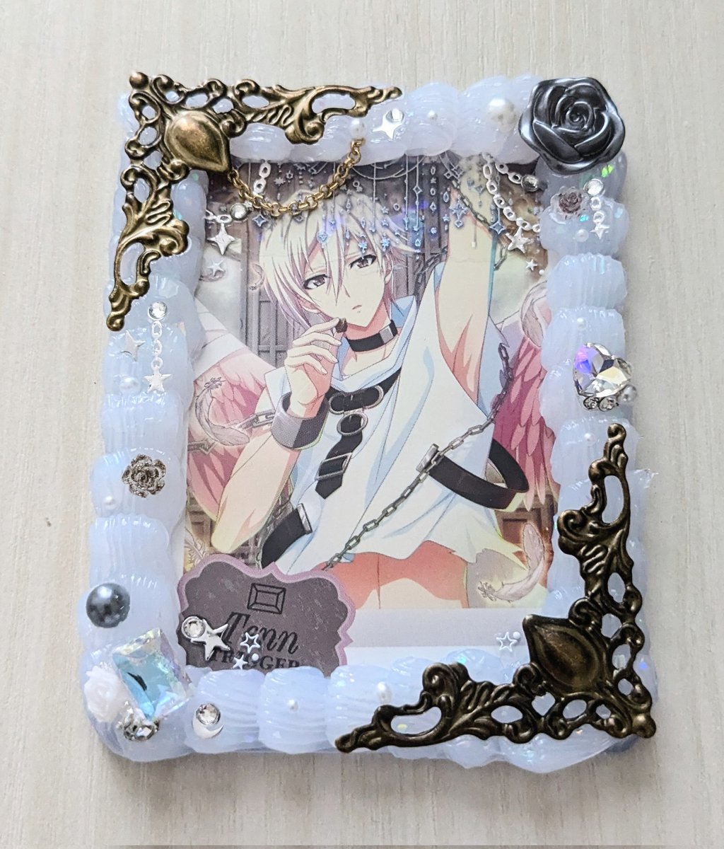 aoiro_0430's tweet photo. 最近はじめました！すごく楽しい！！

 #ハンドメイド #ホイップデコ #デコケース #硬質ケースデコ #推し活 https://t.co/qdRe2nnYDl