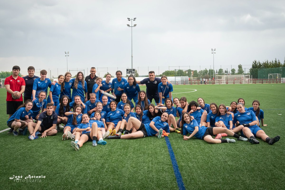 🏁 Fin a la temporada 24/25. 9  meses en los que hemos disfrutado , reído y trabajado fuerte para seguir siendo un lugar referente dentro del fútbol femenino.Agradecer a las familias , jugadoras y entrenador@s. En la <a href="/SDLogrones/">SD Logroñés</a>  se disfruta mucho del fútbol y del deporte🇦🇹❤️‍🩹💪⚽