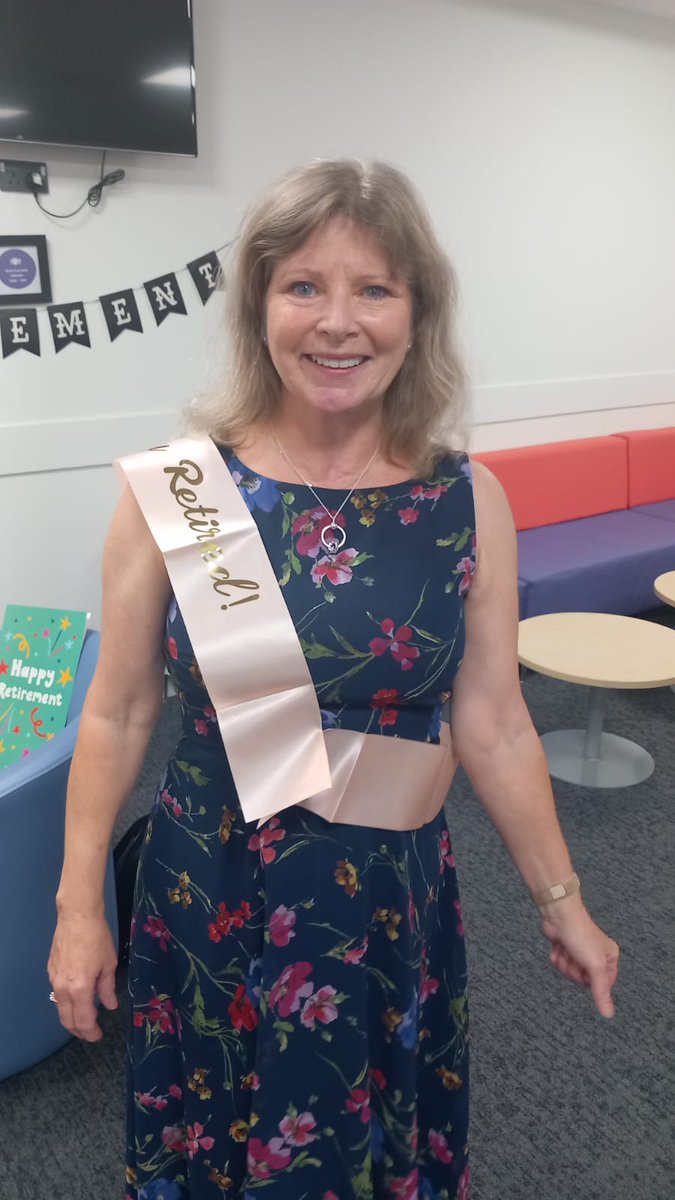 Well, it's official.. I RETIRED after 26 yrs in local government! 🥳
A little premature, but after my breakdown in Aug following the cyberbullying from Poorly And her son, I struggled with the hrs when I returned to work in Feb.
More time for family &amp; #hedgehogs now 😁 🦔