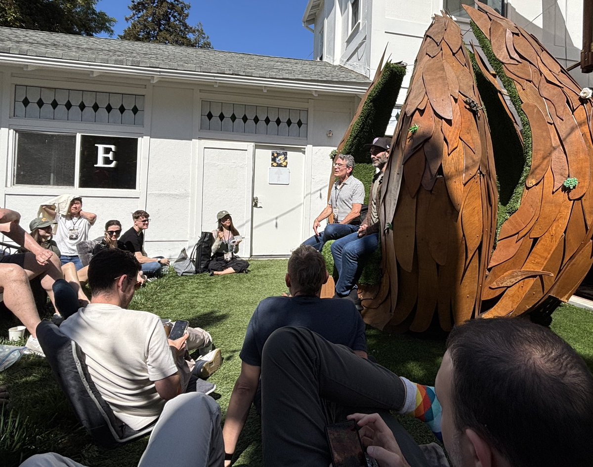 David Chapman @meaningness &amp; <a href="/eshear/">Emmett Shear</a> jointly talk about responsible exercise of power

“Being a Good King”

Emmett needed no intro, as CEO of several cos (to me, memorably, the CEO <a href="/OpenAI/">OpenAI</a> for one torrid weekend)
LESSONLINE