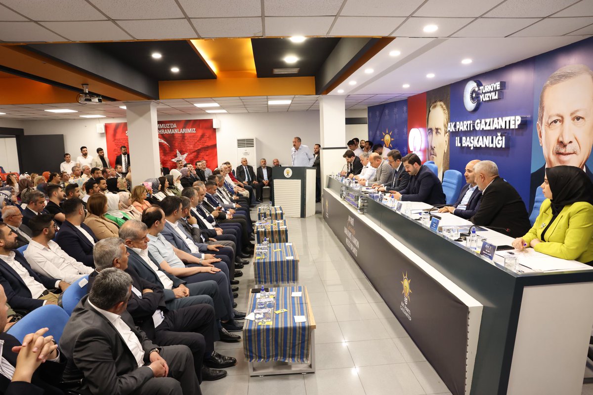 📍 AK Parti Gaziantep İl Başkanlığı 

Mayıs ayı Daraltılmış İl Danışma Meclisi Toplantımızı, büyük bir heyecan ve yüksek bir katılımla gerçekleştirdik.

Cumhurbaşkanımız ve Genel Başkanımız Sayın Recep Tayyip Erdoğan’ın liderliğinde; teşkilatlarımızla olan güçlü bağımızı