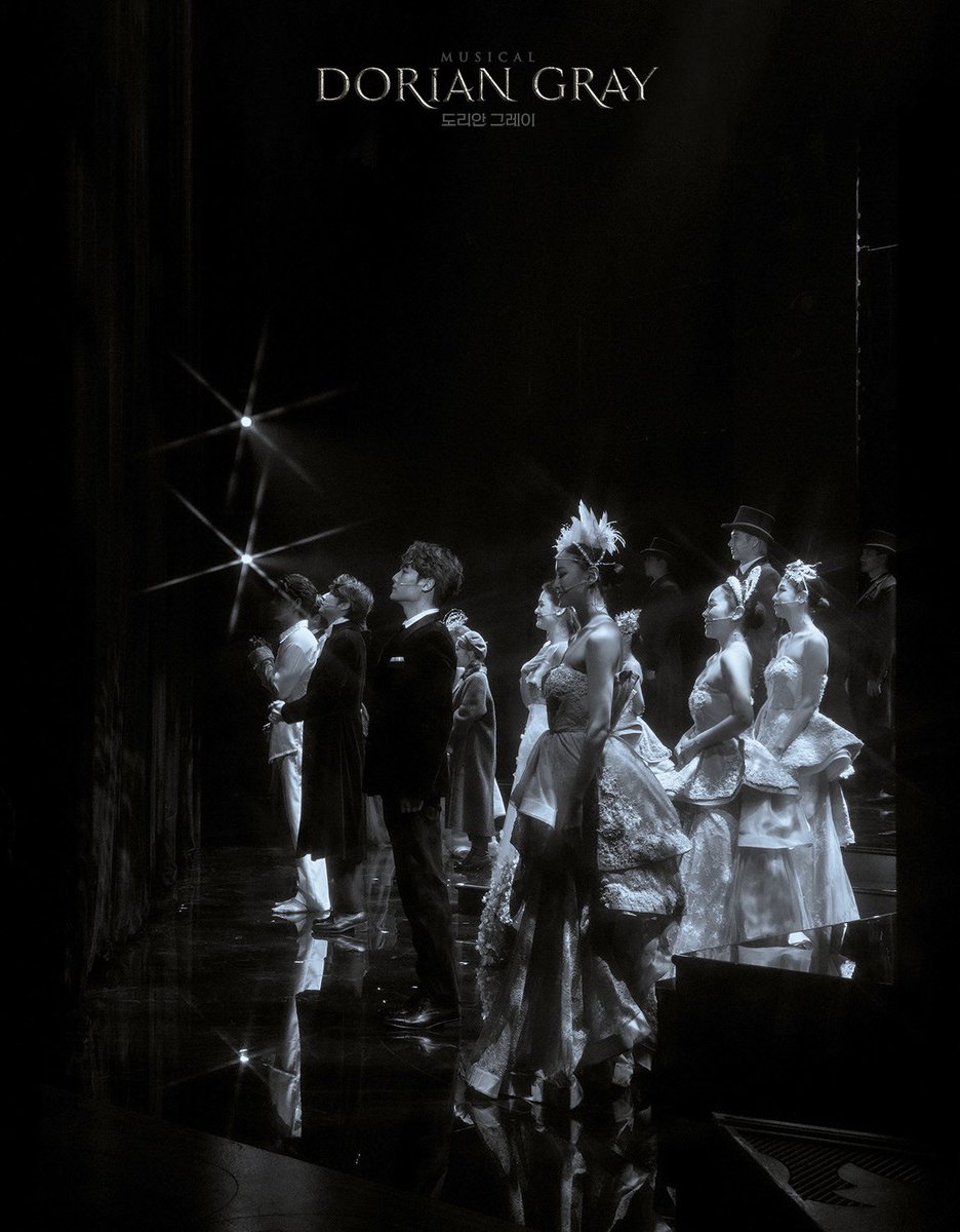 Robinjskim's tweet photo. #DORIANGRAY
전지적 로빈시점 #7
#로빈킴이간다.도리안그레이편
0524 커튼콜 👏👏👏👏👏

무대위 바쁜 현영배우 대신 
같은 공간에서,
항상 멋진사진 찍어주는 우리 현영배우도 
로빈시점으로 찰칵!!
짱최고👍다재다능 현영쓰!🫶🏻
#Photographedbyrobinkim https://t.co/4iIlMGaRJi