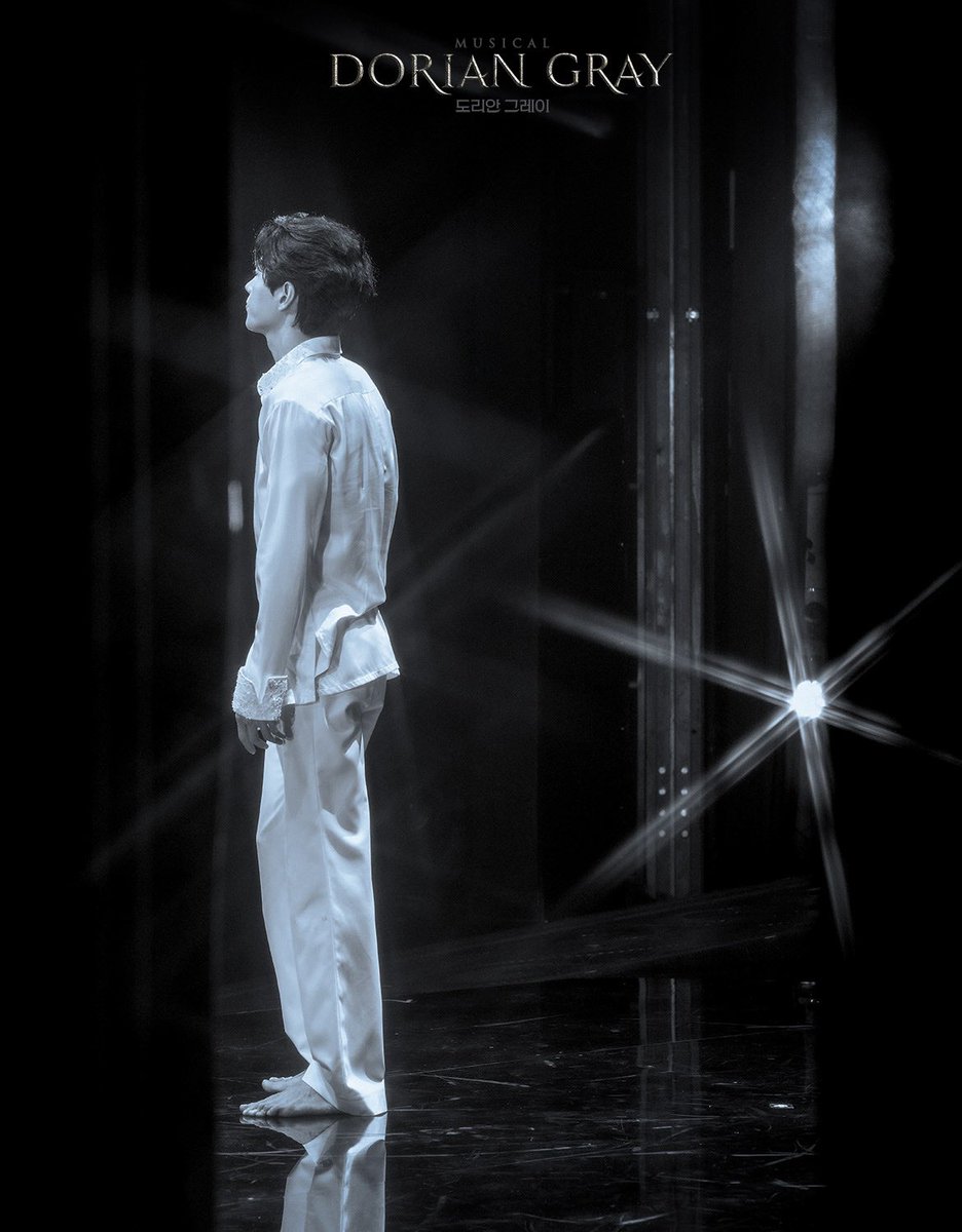 Robinjskim's tweet photo. #DORIANGRAY
전지적 로빈시점 #7
#로빈킴이간다.도리안그레이편
0524 커튼콜 👏👏👏👏👏

무대위 바쁜 현영배우 대신 
같은 공간에서,
항상 멋진사진 찍어주는 우리 현영배우도 
로빈시점으로 찰칵!!
짱최고👍다재다능 현영쓰!🫶🏻
#Photographedbyrobinkim https://t.co/4iIlMGaRJi