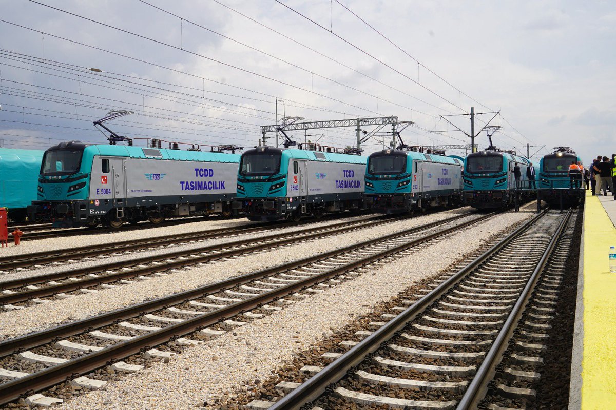 🇹🇷 Teknolojilerimizle donattığımız Eskişehir 5000 göreve hazır! 

🚉 Ulaştırma ve Altyapı Bakanımız Sn. Abdulkadir Uraloğlu’nun katılımıyla Hasanbey Lojistik Tesisleri’nde gerçekleştirilen Demiryolu Araçları Teslim Töreninde @tubitakrute ile yer aldık.

🚊 Teknolojilerimizle