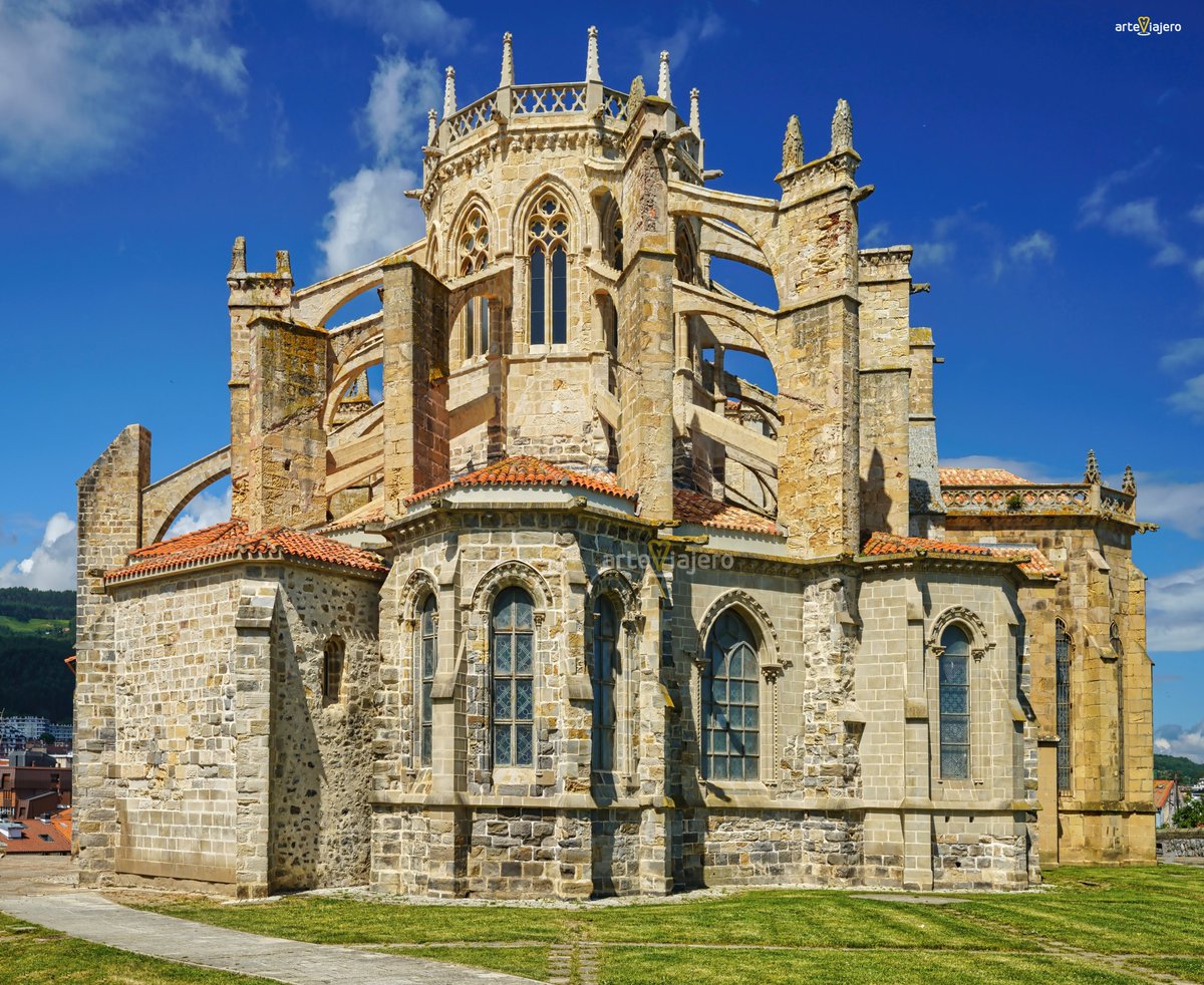 Iglesia de Santa María de la Asunción de Castro Urdiales. Una auténtica joya del arte gótico en Cantabria, construida entre los S. XIII y XV #FelizSabado #photography #travel