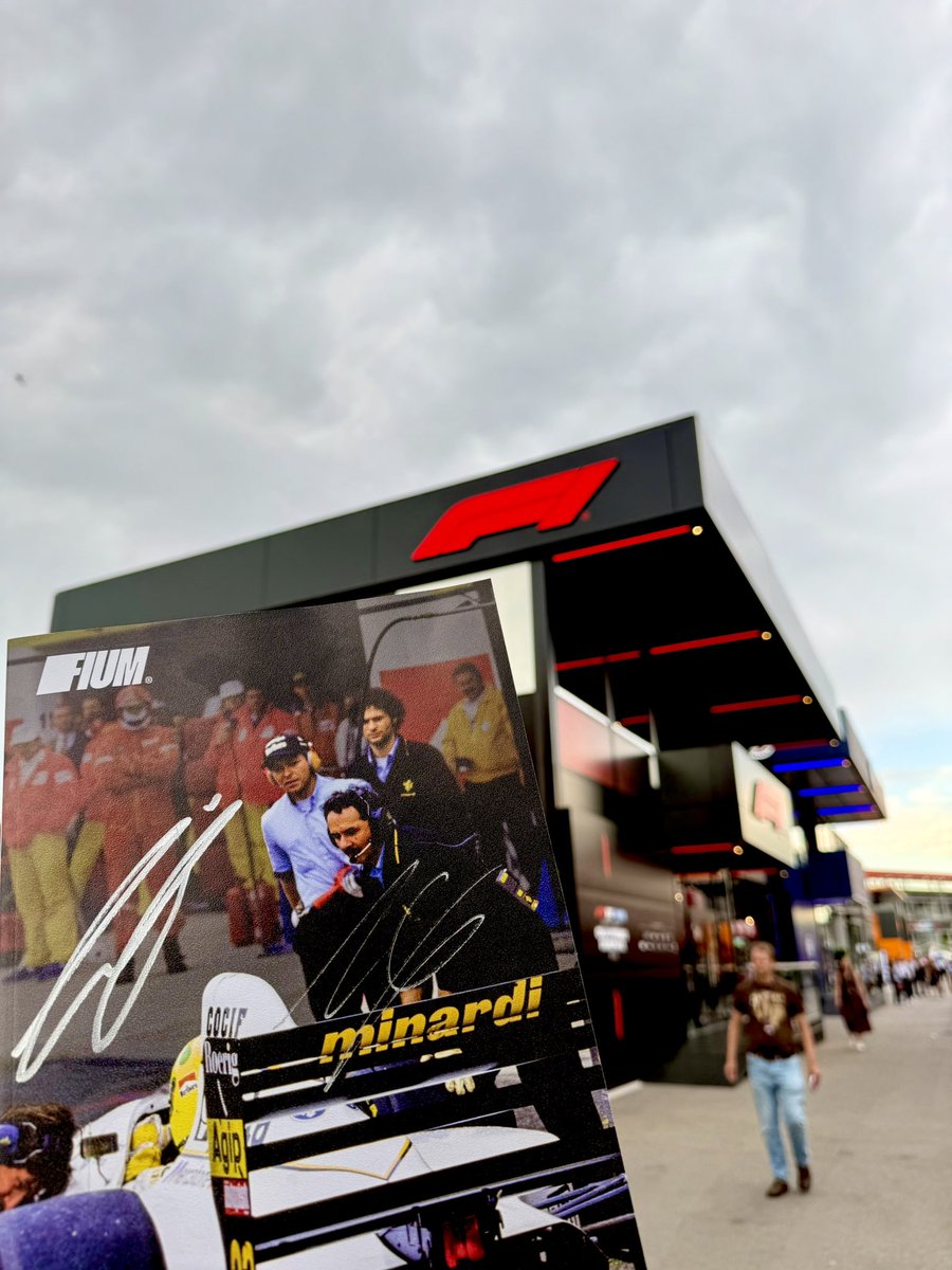revistafium's tweet image. El espíritu de Minardi sigue vivo en la Fórmula 1 bajo el nombre de Racing Bulls. Y hoy, los dos pilotos del equipo de Faenza, Isack Hadjar y Liam Lawson, nos han recibido y han firmado nuestra Fium. 🤩
Grazie @visacashapprb! Good luck for tomorrow!