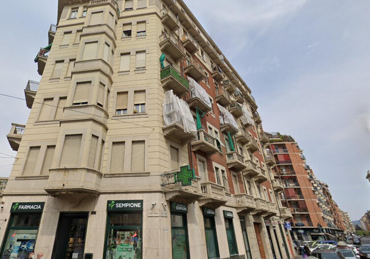 Tragedia a Torino Barriera di Milano: ragazza caduta dalla finestra di un palazzo, morta ift.tt/Crs58bD