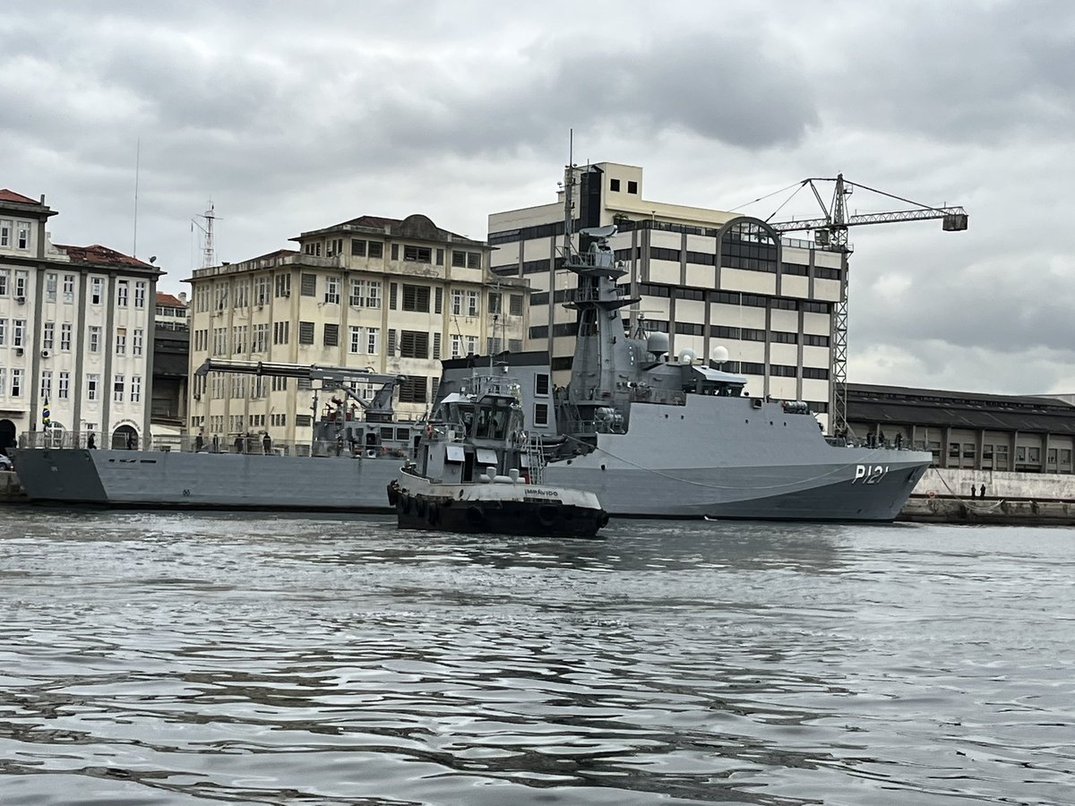 Brazilian Navy vessels in Rio de Janeiro, Brazil - May 30, 2025

- Foudre-class landing helicopter dock NDM Bahia (G40) 
- Type 22 frigate F Rademaker (F49)
- Ocean-class aircraft carrier NAM Atlântico (A140) 
- Amazonas-class OPV NPaOc Apa (P121)

SRC: TW-<a href="/aulusmetelus/">HISTÓRIAS DE ROMA</a>