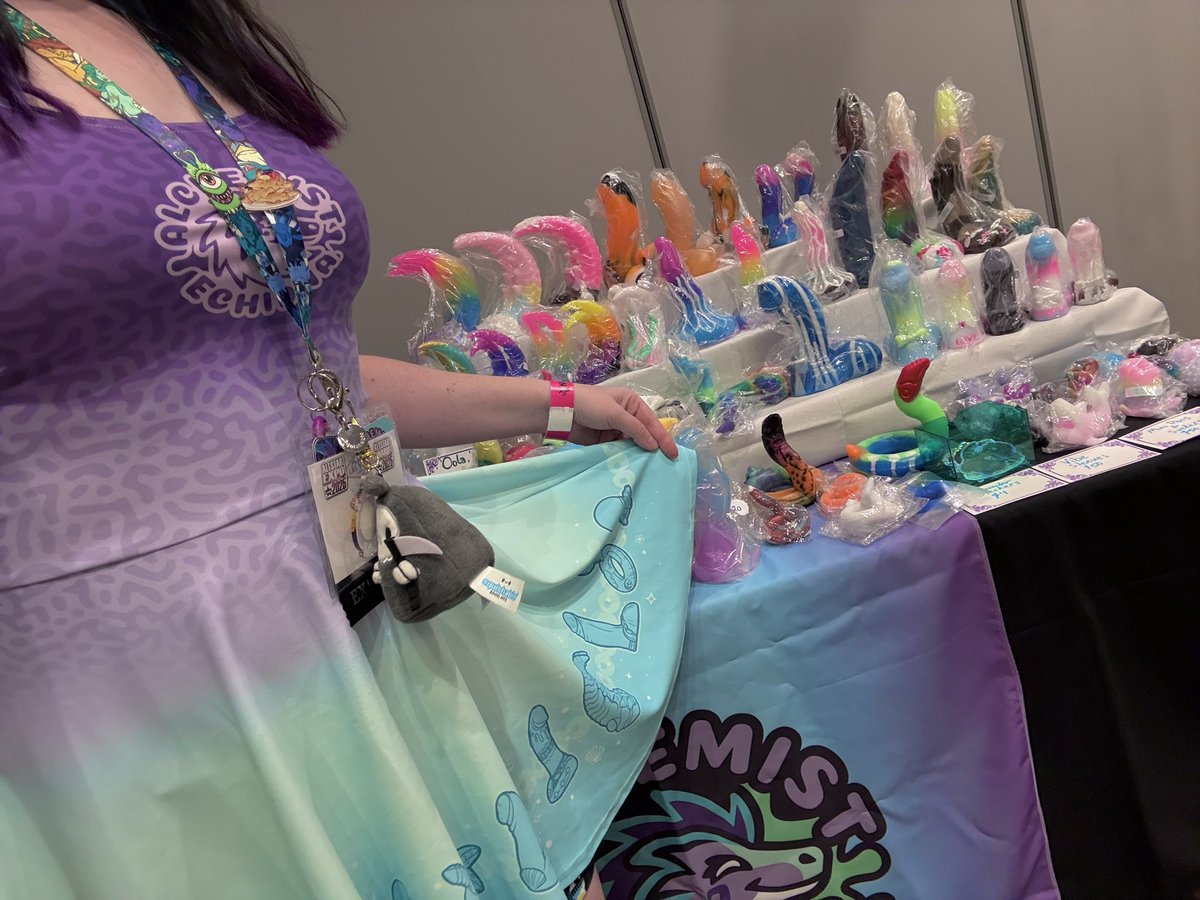 ✨Alchemist Echidna✨ (@alchemistechid) on Twitter photo Shout out to <a href="/NineInchClawz/">⁺☾NineInchClawz☽⁺</a> for designing this killer custom dress for the show! I love it so much! Shout out to <a href="/NineInchClawz/">⁺☾NineInchClawz☽⁺</a> for designing this killer custom dress for the show! I love it so much!