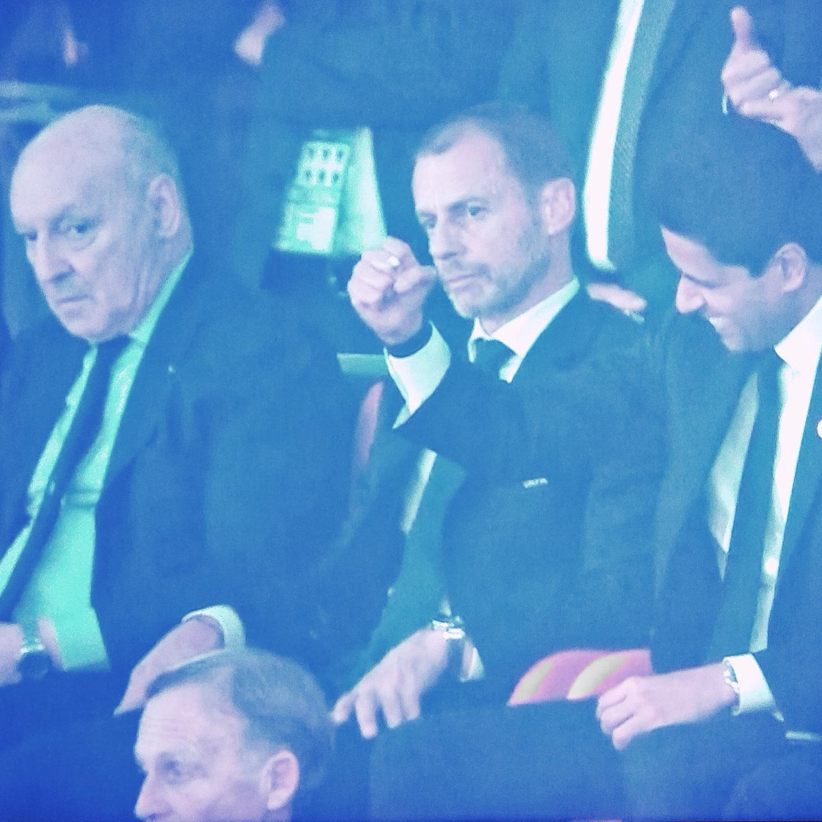 La_Bianconera's tweet photo. Questa è LA foto di #PsgInter! 😍
In quelle facce anche tutti i giornalisti che hanno narrato a senso unico, omettendo infortuni avversari, episodi, replay, ecc. E che insieme a presidenti delle istituzioni hanno taciuto sulle mancate squalifiche e sulle finte condanne.
È vostra! https://t.co/tA8fVCVSG5