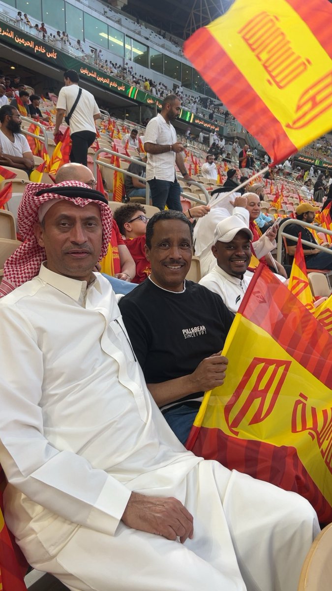 bosalmanjo's tweet photo. من لايشكر الناس لايشكر الله،اقدم شكري لادارة نادي @Alqadsiah على دعوتهم لي وللزملاء الاعلاميين،لحضور نهائي كأس خادم الحرمين الشريفين ،ولاقى هذا الأمر اشادة الاعلاميين الذين تواجدوا في هذا المحفل 
وبصراحة شهادتي مجروحة على ماقدموه منذ وصولنا إلى جدة وحتى عودتنا ،،وأعتقد بالنسبة لي شخصياً ،،أكبر تكريم لي شخصياً في مسيرتي الإعلامية التى امتدت إلى اكثر من ربع قرن وزيادة ،
والشكر موصول إلى الشركة العملاقة أرامكو السعودية .
الفريق قدم كل شئ هذا الموسم ووصل إلى المركز الرابع في دوري روشن ،ووصل إلى نهائي اغلى الكؤوس ولكن لم يوفق في الفوز ولكنه كسب السلام على ولي العهد صاحب السمو الملكي الأمير محمد بن سلمان بن عبدالعزيز وهذا أكبر تشريف للنادي 
وأقول ..اتعبتوا من بعدكم والله يوفقكم في الموسم المقبل والفريق قادر على ذلك  ..وبالتوفيق❤️💛
@Alqadsiah 
@saudi_aramco