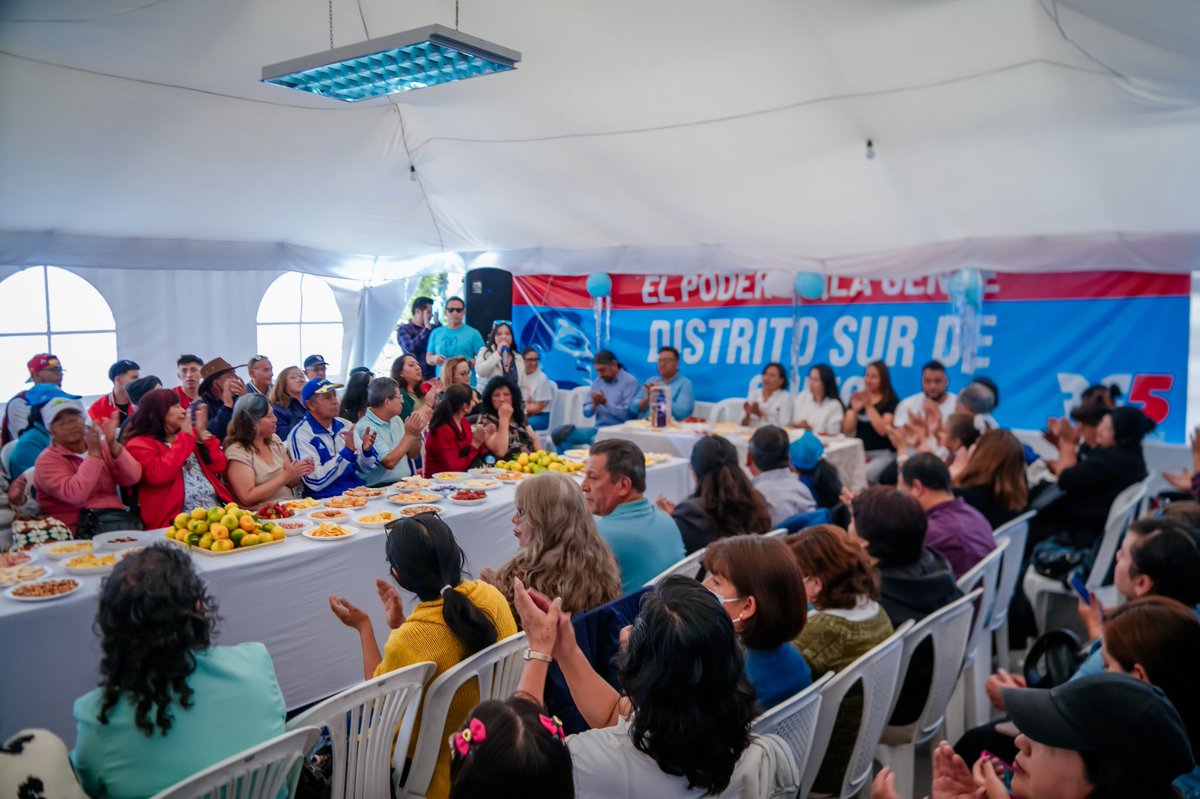 Luisa González (@luisagonzalezec) on Twitter photo Linda mañana junto a nuestra militancia del Sur de Quito.
Seguimos unidos, firmes en nuestros principios y trabajando por un país mejor.
<a href="/RC5Oficial/">Revolución Ciudadana</a> 🩵🙏🏻 Linda mañana junto a nuestra militancia del Sur de Quito.
Seguimos unidos, firmes en nuestros principios y trabajando por un país mejor.
<a href="/RC5Oficial/">Revolución Ciudadana</a> 🩵🙏🏻