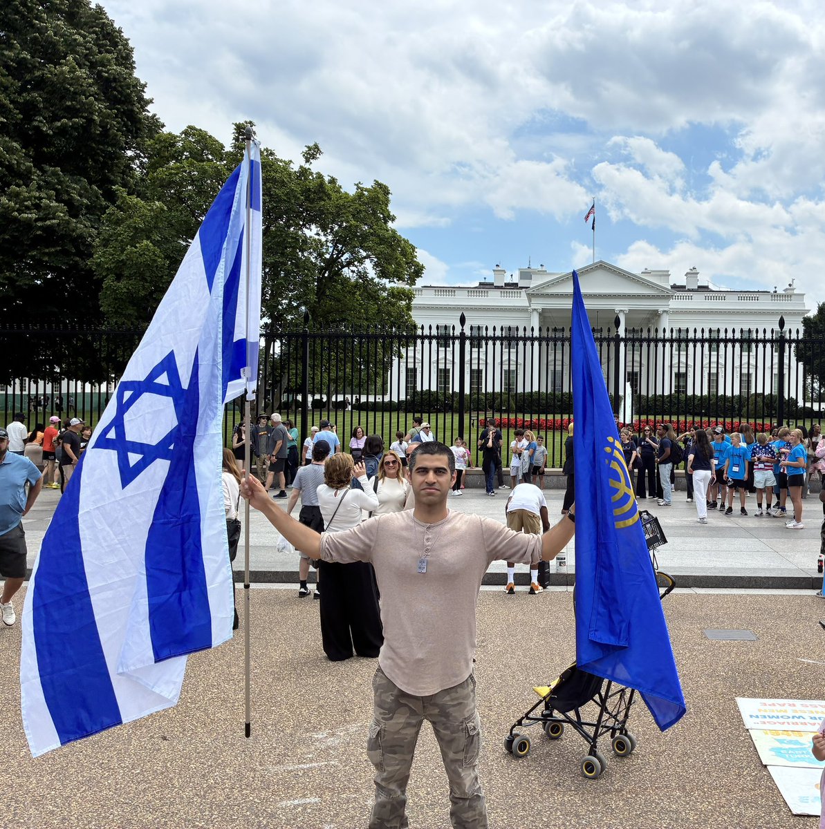 Proudly standing in front of the White House with the flag of the world’s only Jewish country in my hand 🇮🇱.

Hamas WILL FALL.
Israel will prevail.
Hayder