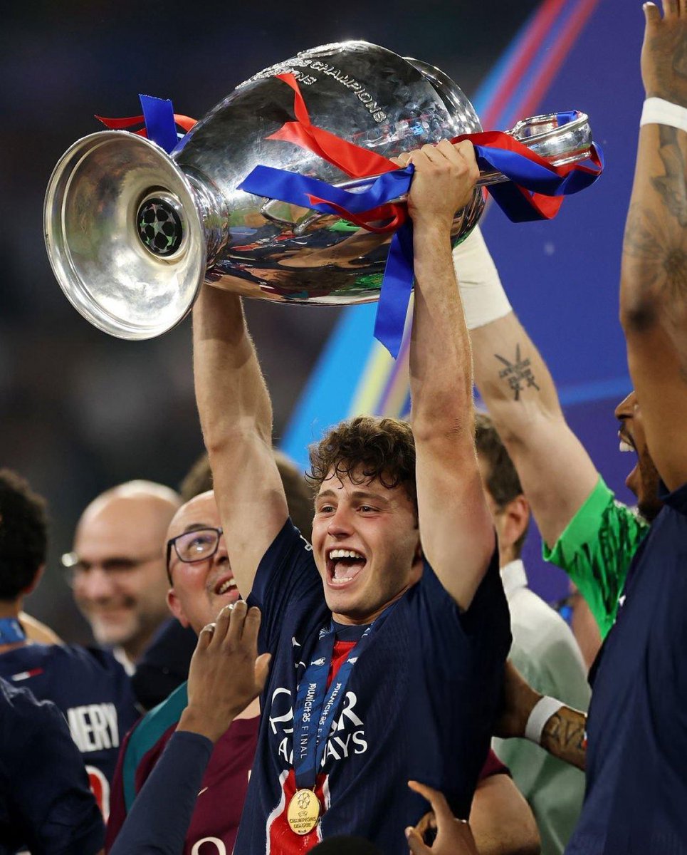 ActuFoot_'s tweet image. LE BOSS DE LA CHAMPIONS LEAGUE CETTE SAISON : 𝗝𝗢𝗔𝗢 𝗡𝗘𝗩𝗘𝗦 🇵🇹. ❤️💙

⚽️ +  𝗗𝗘 𝗕𝗔𝗟𝗟𝗢𝗡𝗦 𝗥𝗘́𝗖𝗨𝗣𝗘́𝗥𝗘́𝗦

💪 + 𝗗𝗘 𝗗𝗨𝗘𝗟𝗦 𝗚𝗔𝗚𝗡𝗘́𝗦

😤 + 𝗗𝗘 𝗧𝗔𝗖𝗟𝗘𝗦 𝗥𝗘́𝗨𝗦𝗦𝗜𝗦