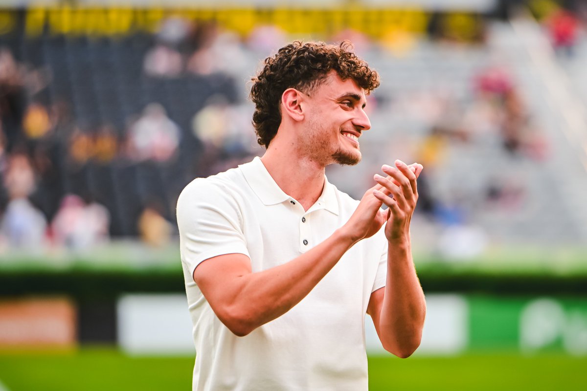Charleston Battery (@chas_battery) on Twitter photo Dante Polvara is in the house tonight!
Fresh off winning the Scottish Cup with <a href="/AberdeenFC/">Aberdeen FC</a>, the #CB93 alum was honored prior to kickoff ๐๐ค๐ Dante Polvara is in the house tonight!
Fresh off winning the Scottish Cup with <a href="/AberdeenFC/">Aberdeen FC</a>, the #CB93 alum was honored prior to kickoff ๐๐ค๐