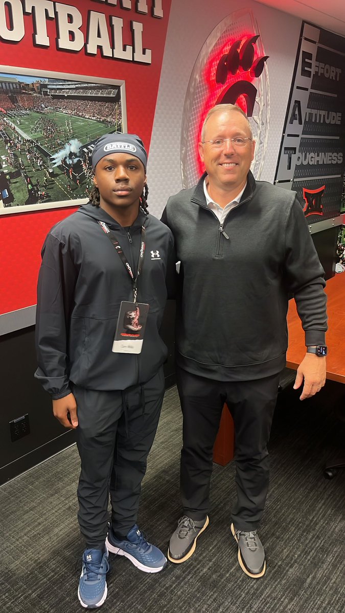 Cary (CJ) Willis Jr 😤 (@carywillisjr_1) on Twitter photo Thank you for having me on Friday 🖤❤️
<a href="/GoBearcatsFB/">Cincinnati Football</a>
<a href="/GoBEARCATS/">Cincinnati Bearcats</a>
<a href="/_CoachHarrison/">Michael Harrison</a>
<a href="/BTHSEastLancers/">BellevilleEastSports</a>
<a href="/TopPreps/">College Coach / College Scout / College Recruiter</a>
#Godtiming
#Goddid Thank you for having me on Friday 🖤❤️
<a href="/GoBearcatsFB/">Cincinnati Football</a>
<a href="/GoBEARCATS/">Cincinnati Bearcats</a>
<a href="/_CoachHarrison/">Michael Harrison</a>
<a href="/BTHSEastLancers/">BellevilleEastSports</a>
<a href="/TopPreps/">College Coach / College Scout / College Recruiter</a>
#Godtiming
#Goddid