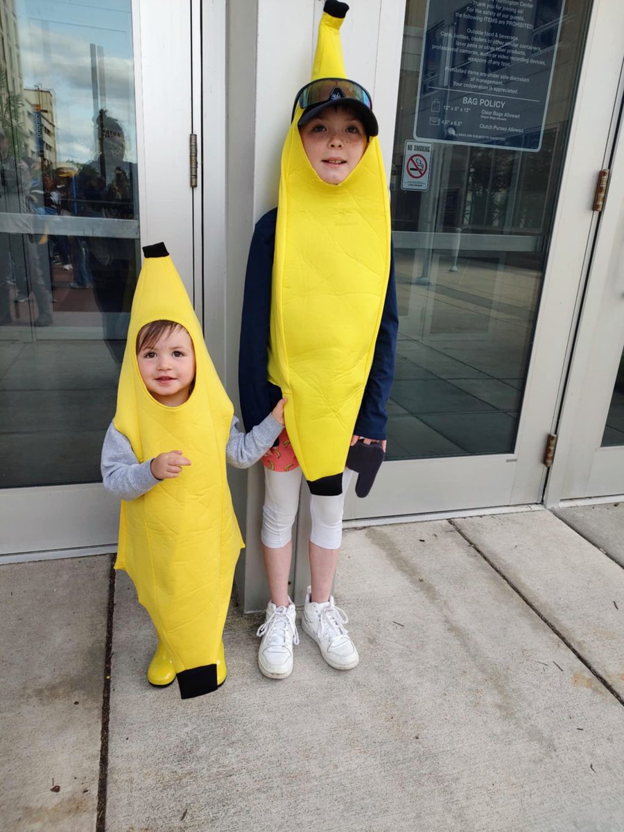 Ollie &amp; Jack are ready to go BANANAS again.  Let's #GoFish
#KellyCupFinals #PlayoffHockey