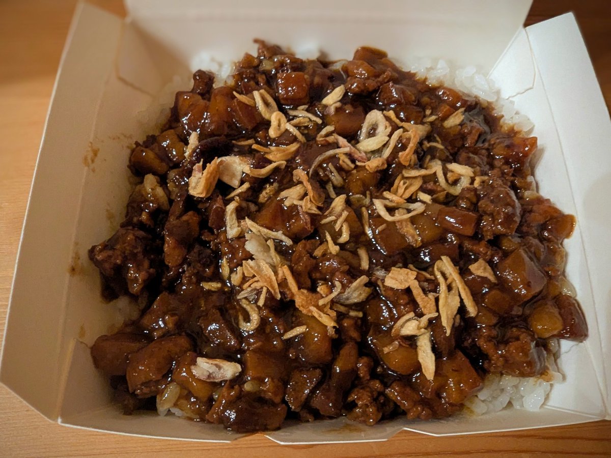 魯肉カレーはルーローの豚肉に牛ひき肉を合わせた豚肉と牛肉の旨みカレーです🍛

辛いもの好きの方には花椒辣醤をプラスしてあと引く辛さにできます😆