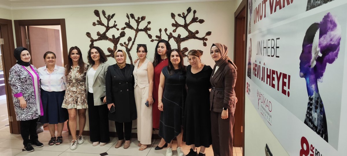 Dem Parti Diyarbakır Milletvekili Sayın Adalet Kaya ve ROSA Kadın Derneği Başkanı Sayın Suzan İşbilen’i derneğimizde misafir ettik 
Nazik ziyaretlerinden dolayı kendilerine teşekkür ederiz💐 <a href="/muzeyyenkaya/">Müzeyyen Kaya 🇹🇷</a> <a href="/AdaletKaya_/">Adalet Kaya</a>