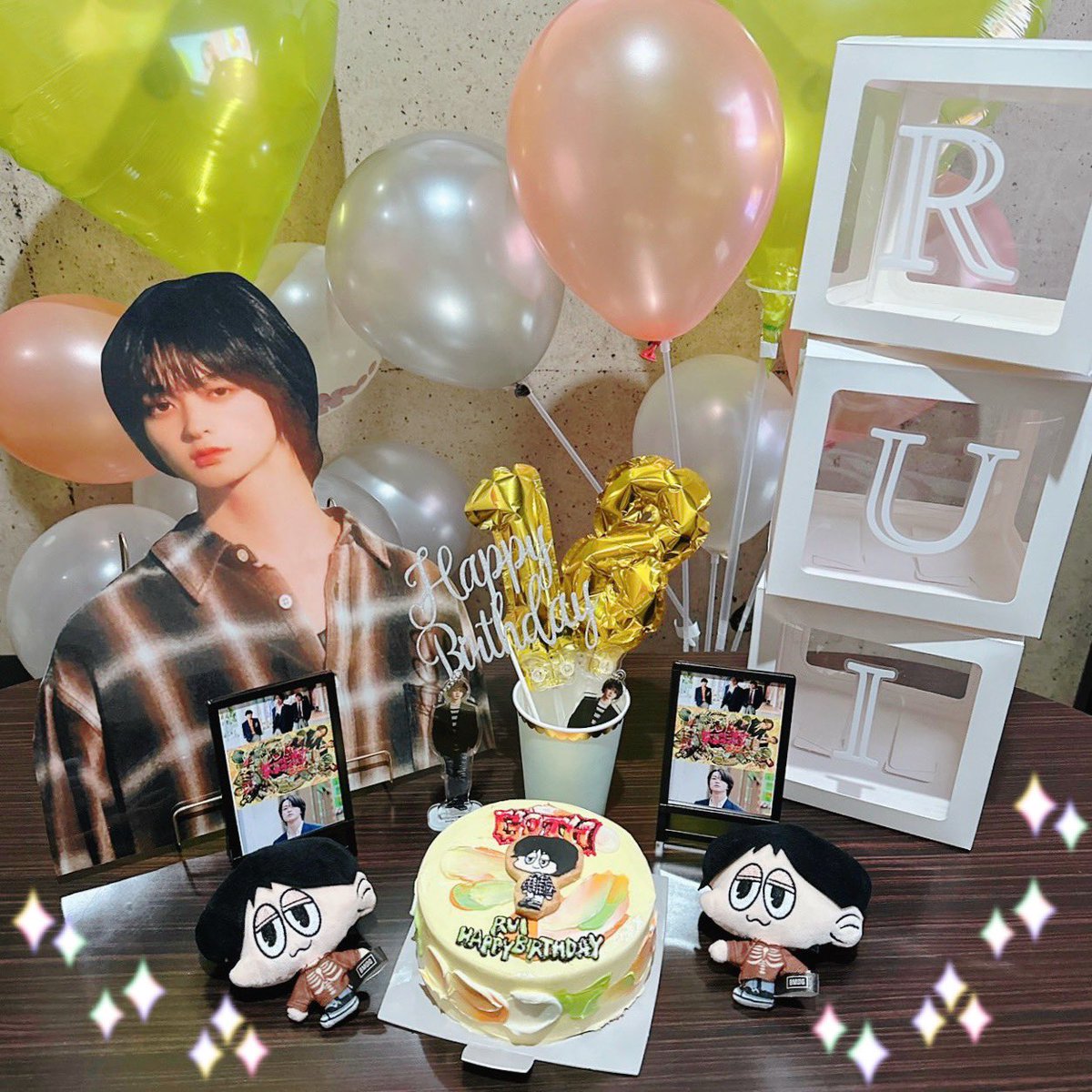 Romi_besty's tweet image. RUIくん18歳のお誕生日おめでとうございます☺️
RUIくんがもう18歳🥹って感慨深く飾り付け🎈
ラスピ応援してます！
RUIくんにとって最高に幸せな18歳になりますように🩵💚

#BMSG_RUI_18thBD
#HappyRUIDay2025