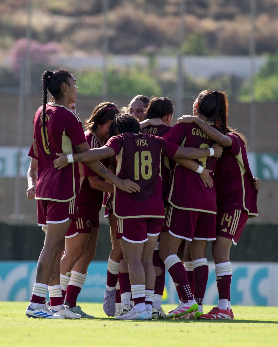 Deyna Castellanos (@deynac18) on Twitter photo 