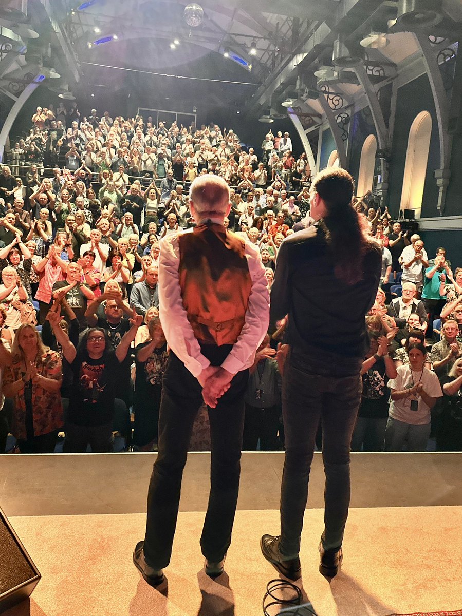 Newbury, thank you for coming and singing along with us. 

The next stop is the penultimate show of the spring tour. See you at the Leas Cliff Hall, Folkstone on June 3rd

UK autumn leg, Denmark, Norway and Ireland tickets: francisrossi.com/tour

#FrancisRossi