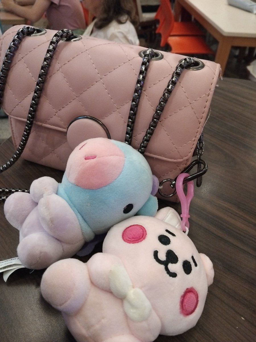 createdbyjhope's tweet image. Esperando pra ver o meu amado 
Que nenhuma army crente se sente do meu lado #amem