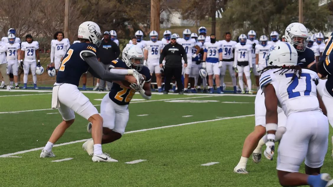 PresleyKee33894's tweet photo. After an amazing talk with @CoachCoulson_  I’m blessed to receive an offer from Highland Community College!#kansas #classof2026 #highschoolfootball #offensivelineman #defensivelineman #highschoolathlete https://t.co/imO1a8K1vH