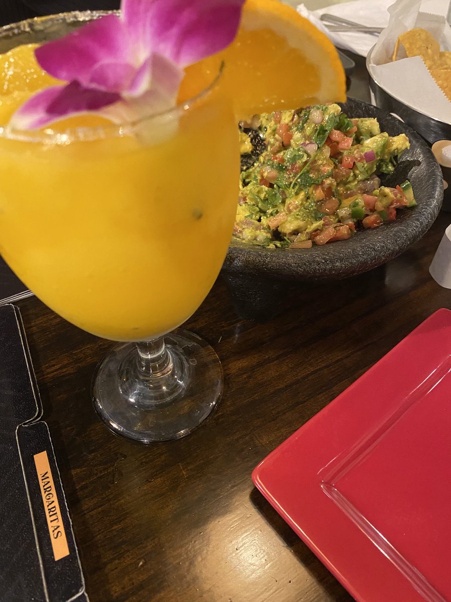 estellahavish11's tweet photo. Starting my weekend off right for a change. #TableGuac https://t.co/Q5EaCLJnOu