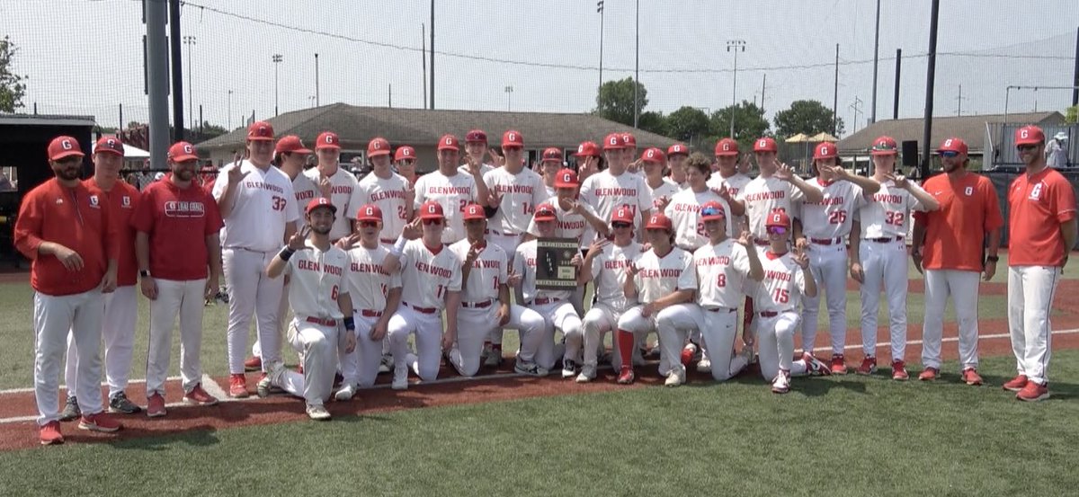 Glenwood is headed to another Sectional in baseball after taking the Jacksonville Regional Title. We spoke to Coach Erickson, Cam Appenzeller and Tyler Gurski about the game and upcoming Sectional in Lincoln
channel1450.com/2025/05/31/tit…