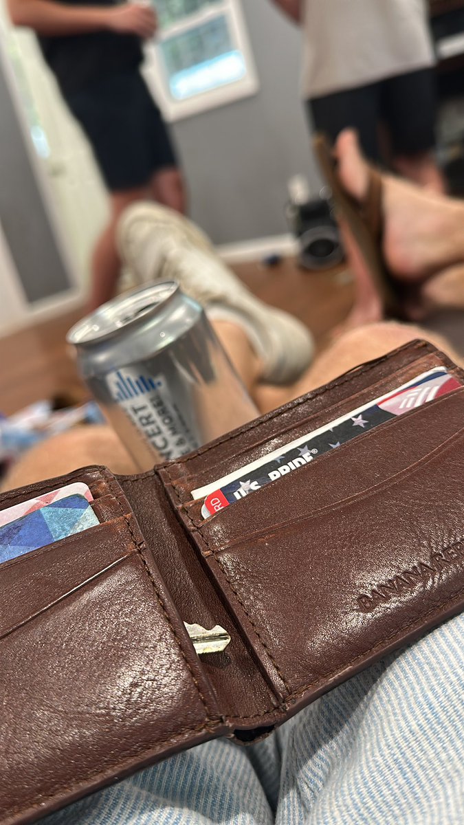 Buck “big country” Hemsworth tweet media